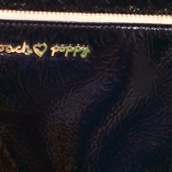 Coach💗Poppy crinkle patent Crossbody w/white trim - Picture 4 of 4